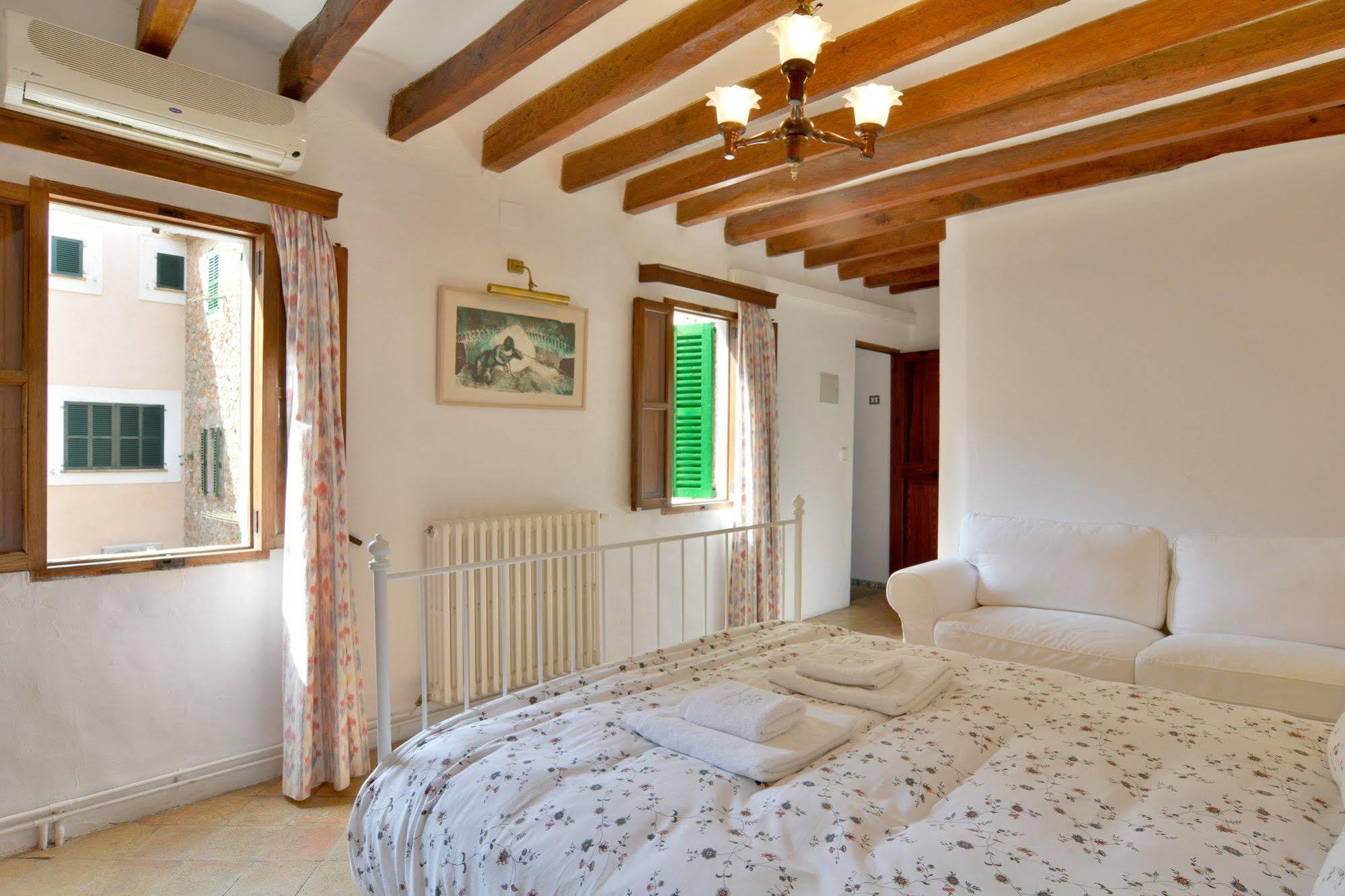 Busquets Hotel 3*